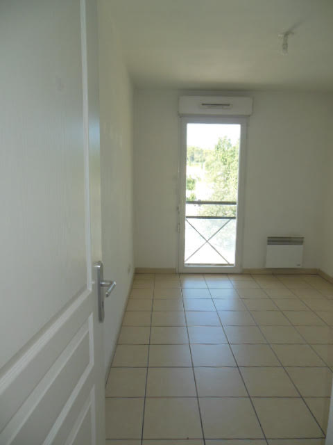 CHAMBRE AVEC PLACARDS